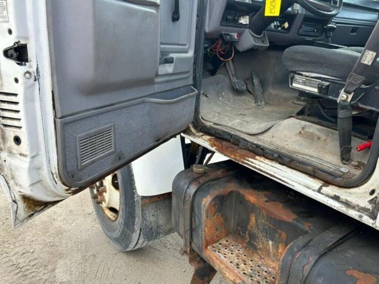 1997-ford-f800-image-25