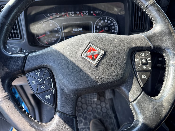 #2199-•-2020-international-a26-sleeper-cab-truck-tractor-image-86