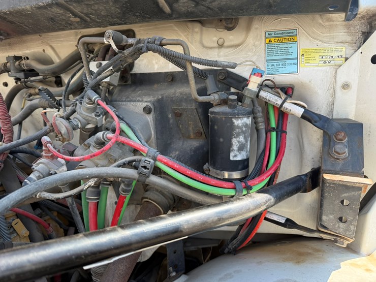 2002-freightliner-fl80-image-13