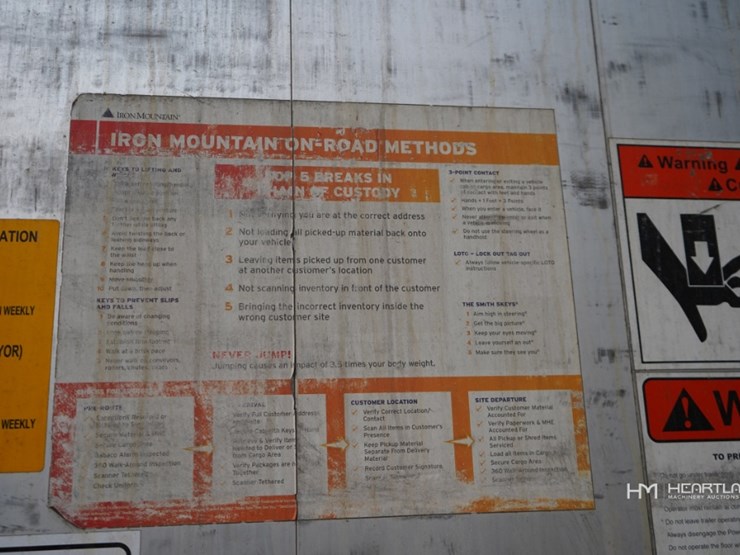 2012-hino-338-image-35