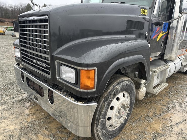 2009-massey-ferguson-8-image-9