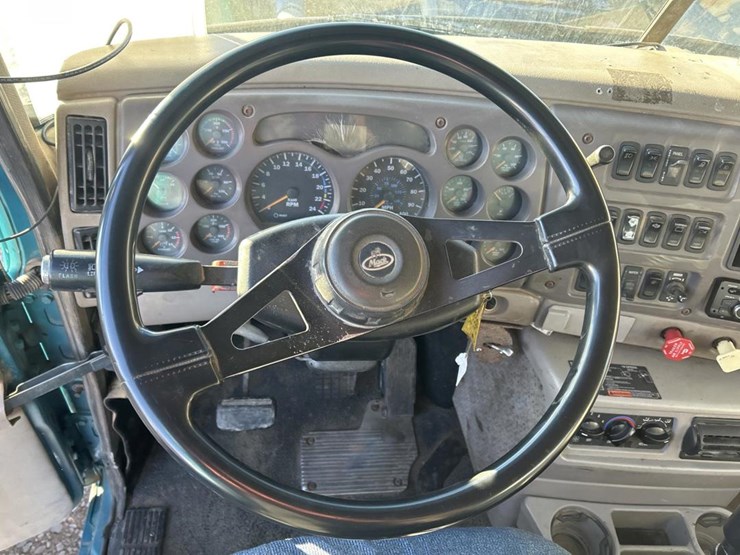 2001-mack-ch613-image-87