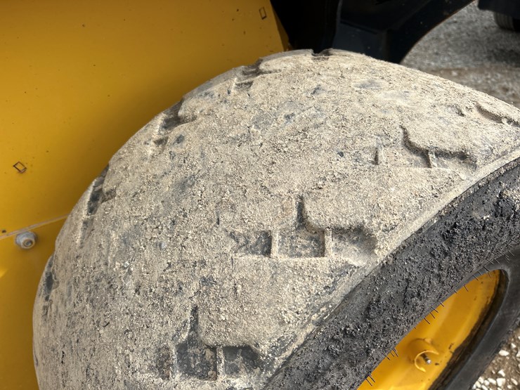 2020-deere-332g-image-55