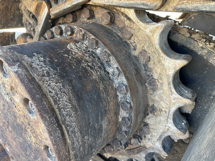 2016-deere-2154d-image-87