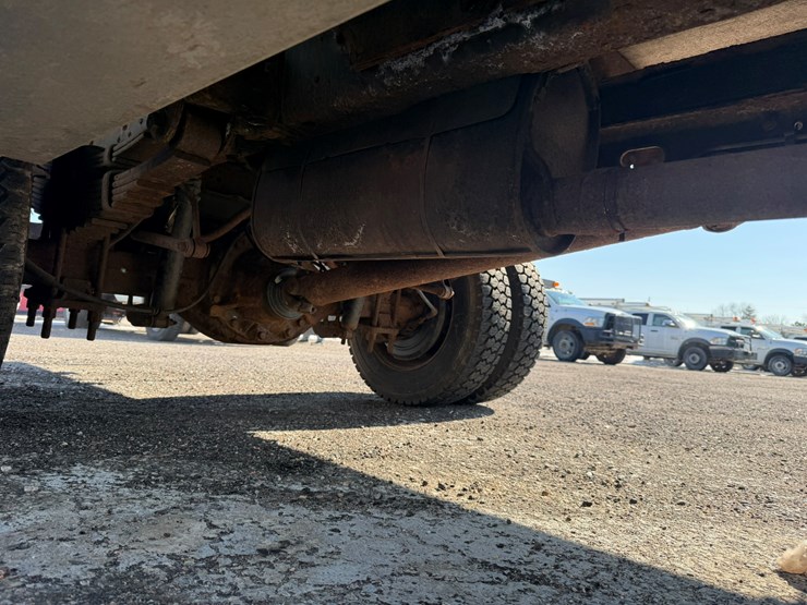 2011-ford-f550-xl-image-26