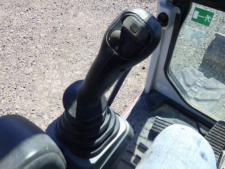 takeuchi-tb260-image-46