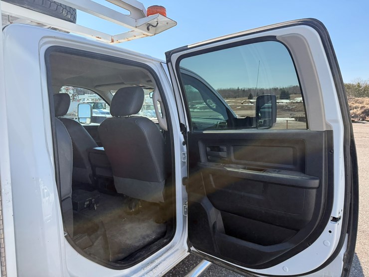 #1060-•-2015-ram-5500-heavy-duty-service-truck-image-27