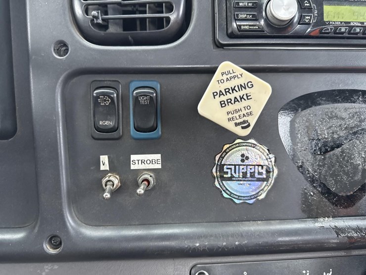 2016-massey-ferguson-8-image-38