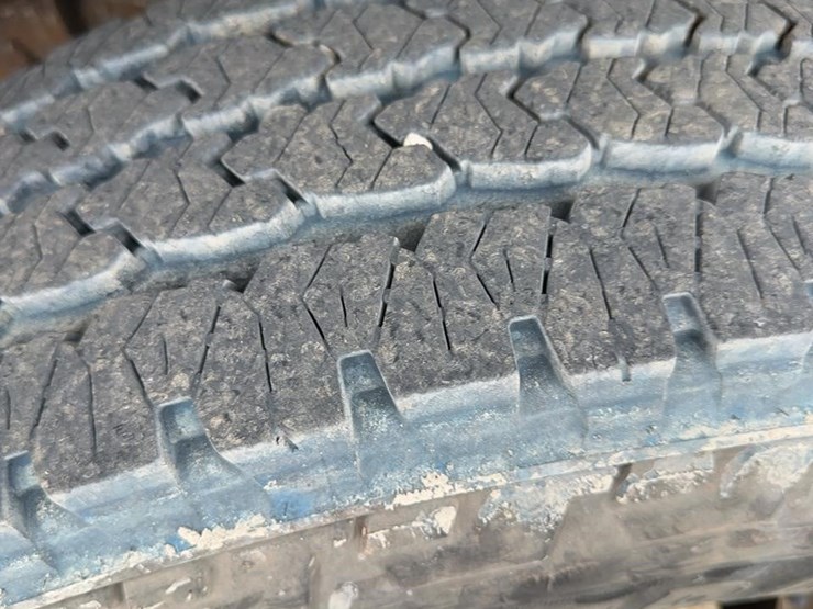 2015-chevrolet-3500-image-17