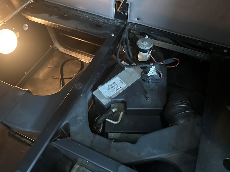 2013-peterbilt-365-image-57