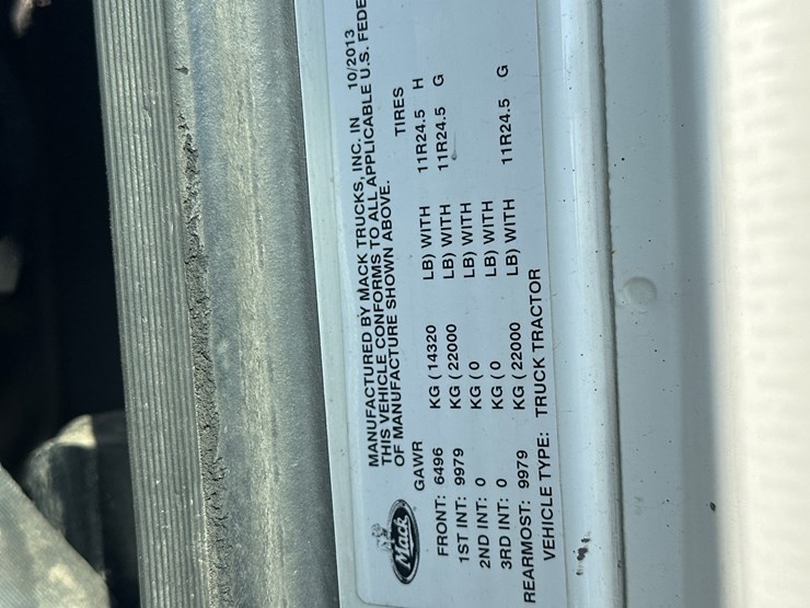 2014-massey-ferguson-8-image-76