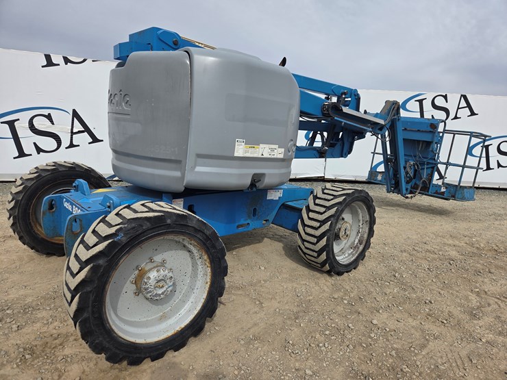 2005-massey-ferguson-8-image-1