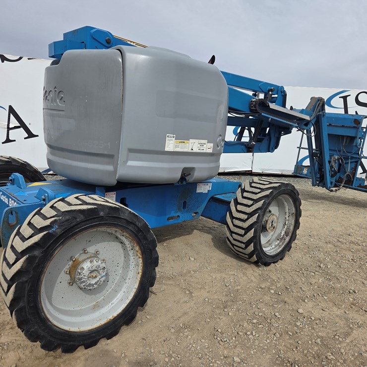 2005 MASSEY-FERGUSON 8