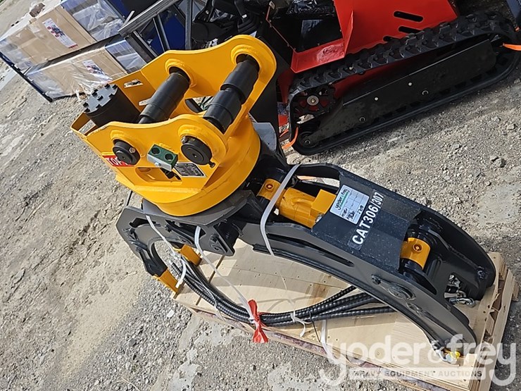 2025-caterpillar-305-image-2