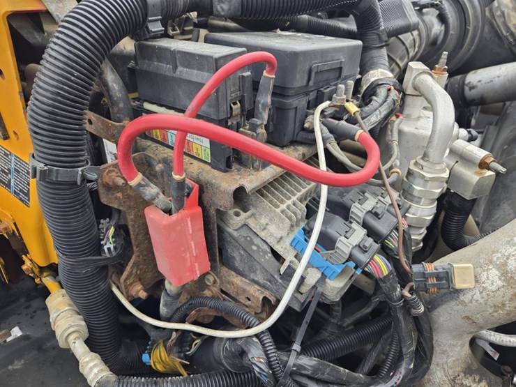 2005-massey-ferguson-8-image-39