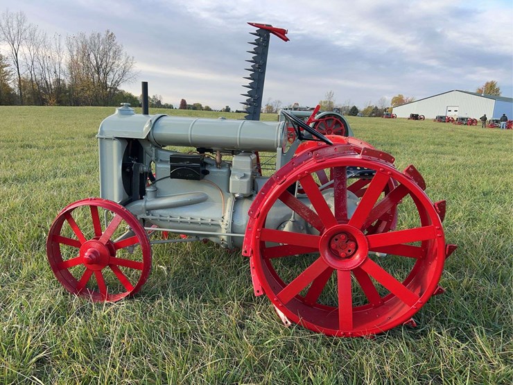 1922-fordson-tractor-image-2