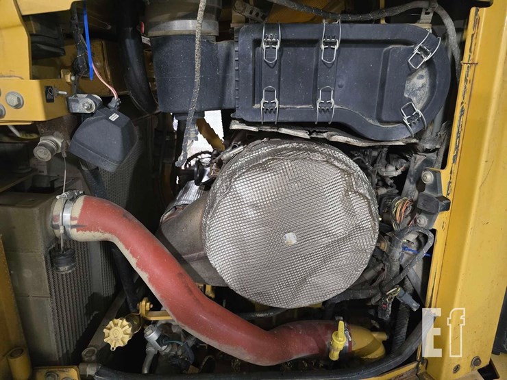 2011-caterpillar-d6t-xw-image-22