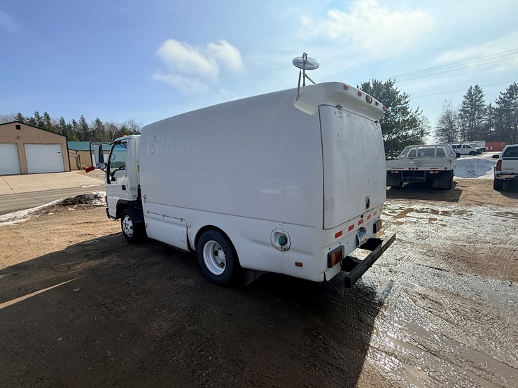 2004-isuzu-npr-image-7