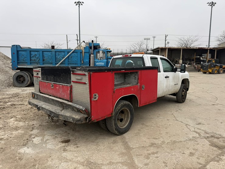 2012-chevrolet-3500-image-5