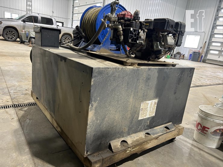 portable-water-tank-w/pump-image-10