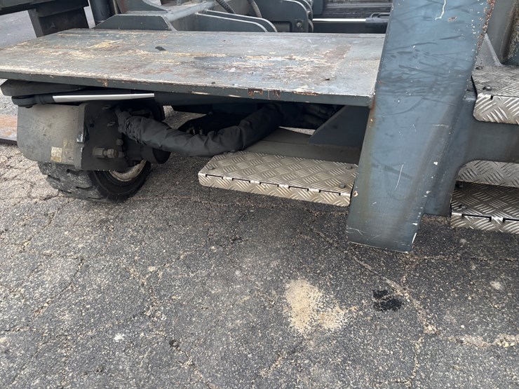 #1869-•-2012-combilift-cl-8011-multi-directional-forklift-image-16