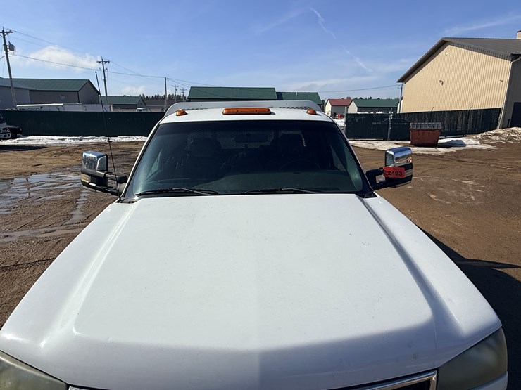 2006-chevrolet-3500hd-image-37