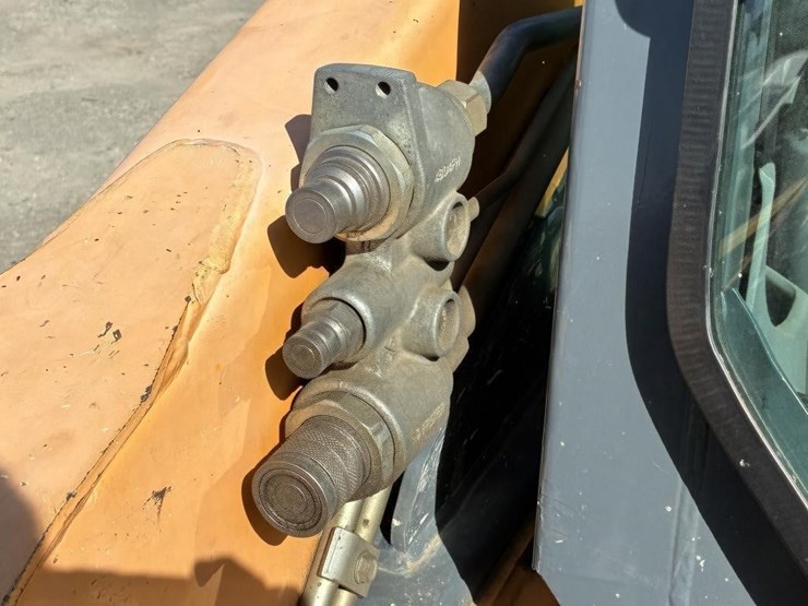 2011-mustang-2700v-image-8