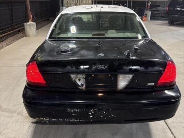 2009-ford-crown-victoria-sdn-image-9