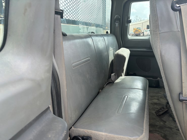 2004-ford-f450-image-38