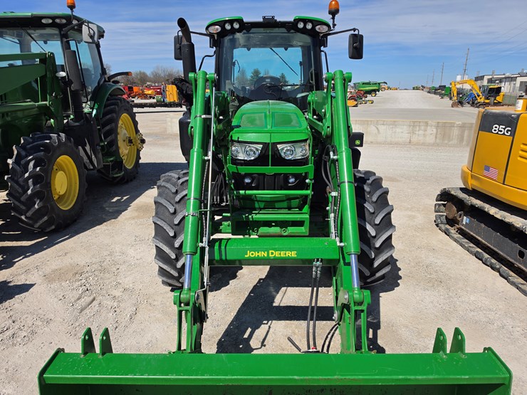 2021-john-deere-6140m-image-4