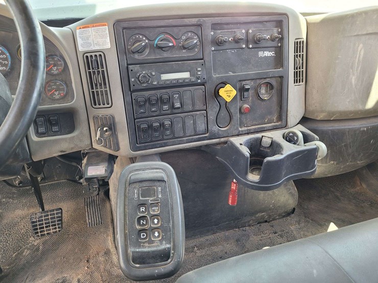 2012-international-7400-image-22