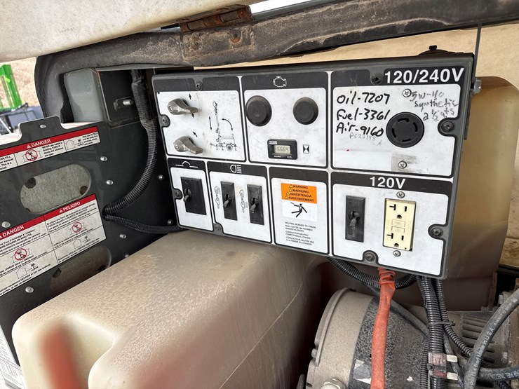 2015-massey-ferguson-8-image-32