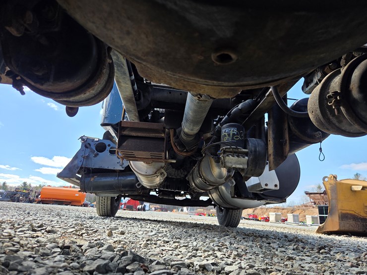 2013-peterbilt-337-image-29