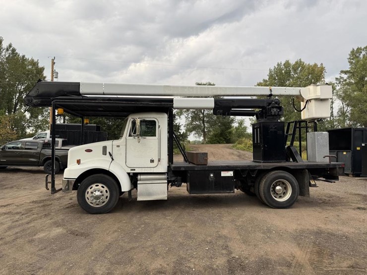 2003-peterbilt-330-image-2