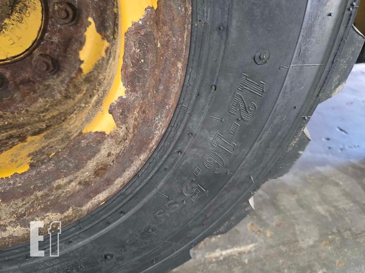 2021-caterpillar-242d3-image-30