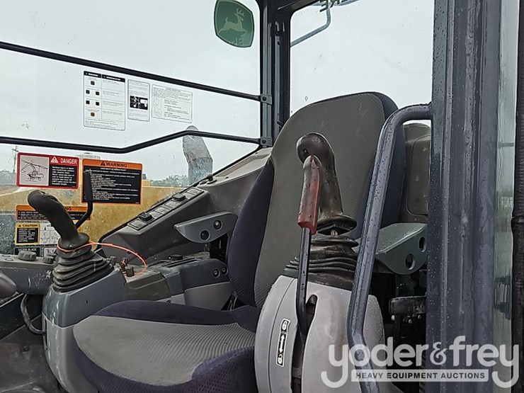 2020-deere-85g-image-31