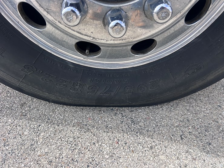 2000-peterbilt-379-image-75