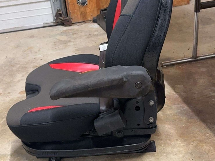 mahindra-tractor-seat-image-3