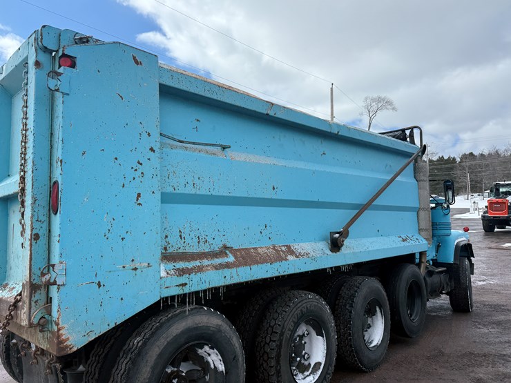 #1056-•-1989-mack-quad-axle-dump-truck-image-15