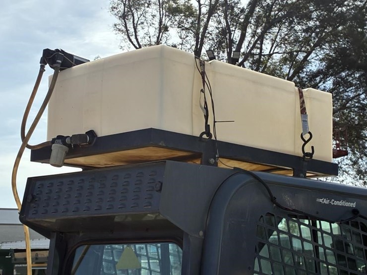 2011-mustang-2700v-image-15