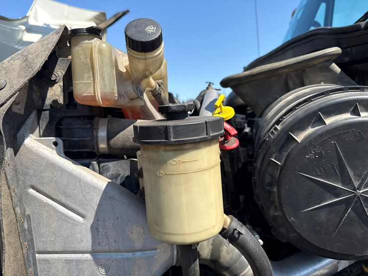 2010-international-7400-image-12