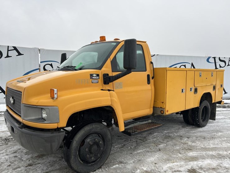 2005-massey-ferguson-8-image-1