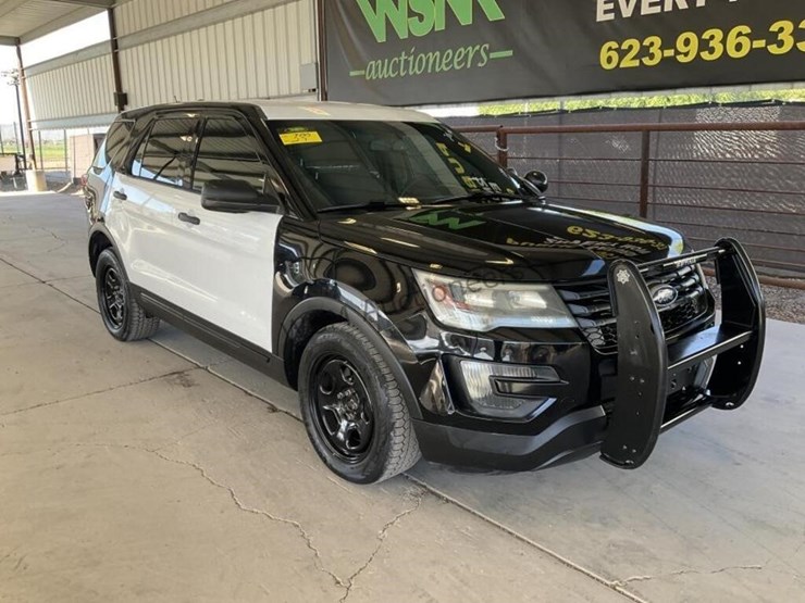 2016-ford-explorer-image-2