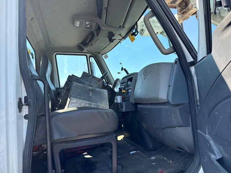 2010-international-7400-image-47