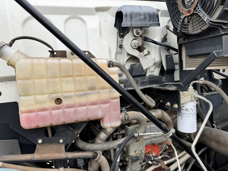 2005-gmc-t7500-image-46