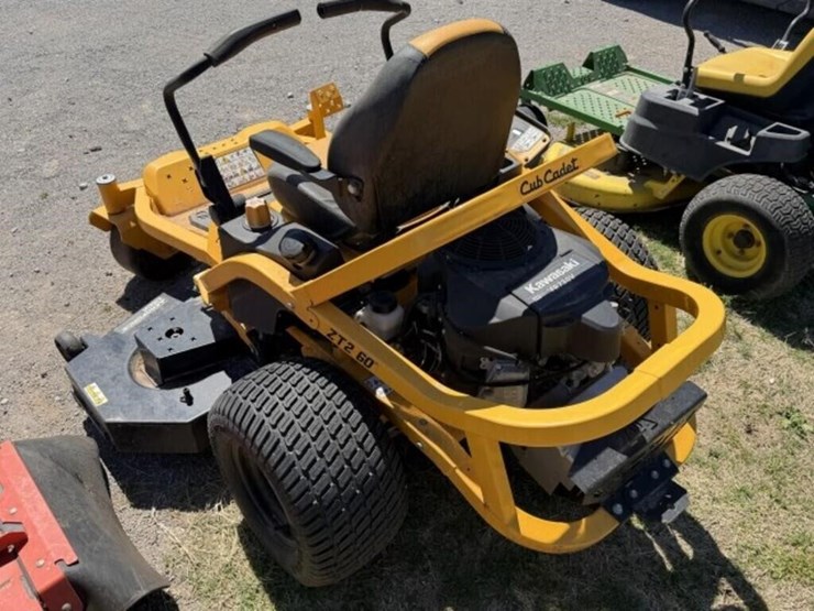 cub-cadet-ultima-zt2-zero-turn-mower-image-5