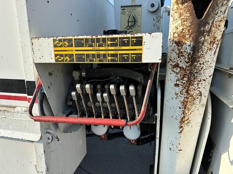 freightliner-fl70-image-13