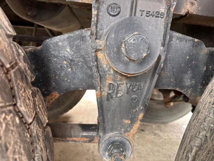 2008-peterbilt-335-image-51