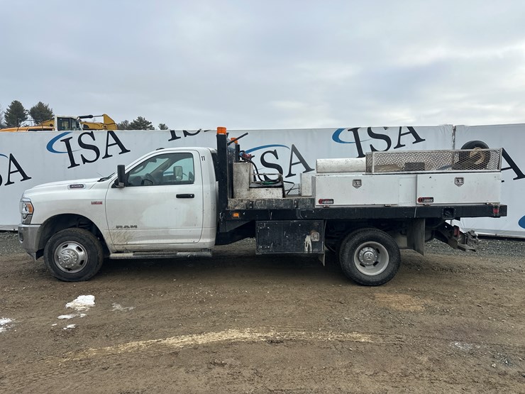 2020-dodge-3500-image-2