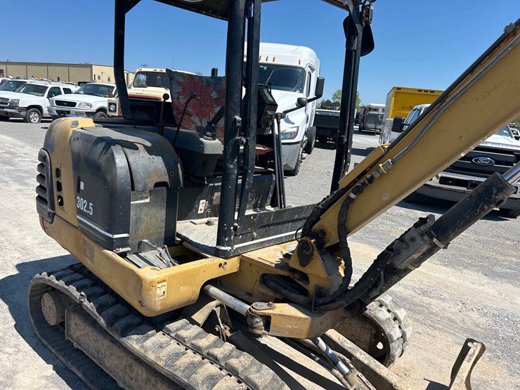 caterpillar-302.5-image-11